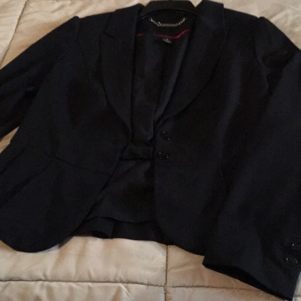 Black pleated blazer from white and black market